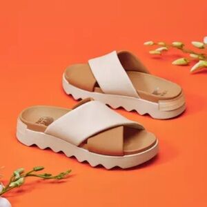 Sorel VIIBE™ criss cross women’s flat sandals